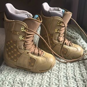 Burton Women’s size 8 lace up snowboarding boots